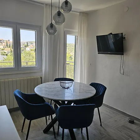 شقة Ana تروغير